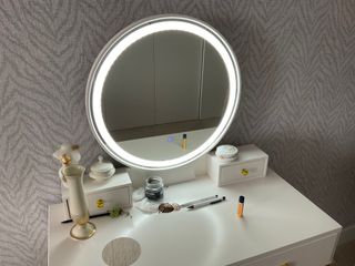 Tocador Beliani con espejo y taburete (LED).