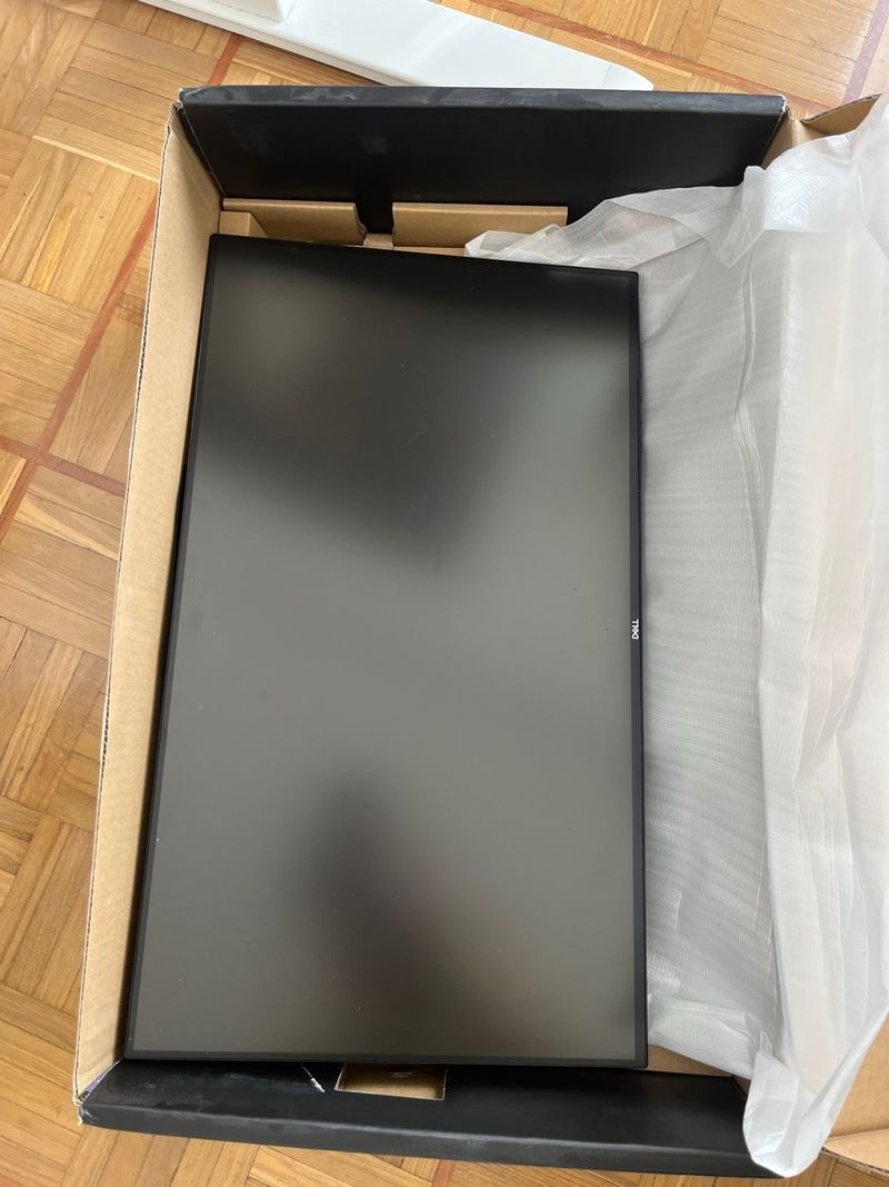Monitor Dell Ultrasharp 24 USB C Hub afbeelding 2