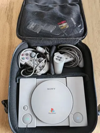 PlayStation 1 con complementos