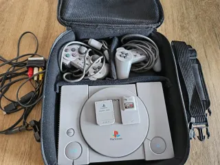 PlayStation 1 con complementos