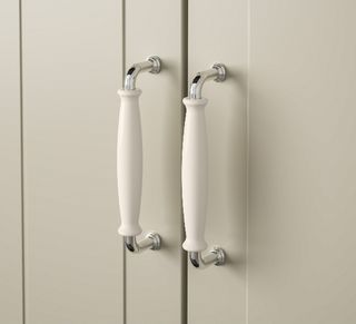 Maniglie per porte in ceramica e metallo