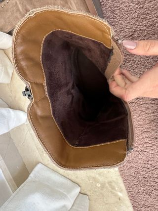 Botines tacón tachuelas beige/marrón