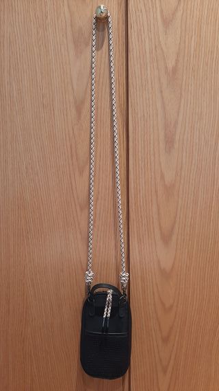 Portamóvil negro Stradivarius