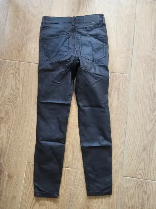 Pantalón Lefties efecto piel negro