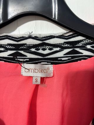 Chaqueta mujer tachuelas rosa y negro