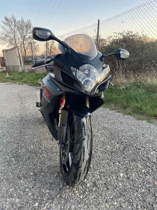 Suzuki GSX-R600 K7 Moto Deportiva Negra