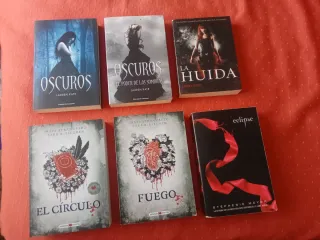 Libros, novelas ;