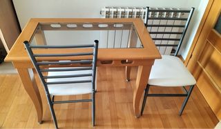 Mesa de cocina con 2 sillas