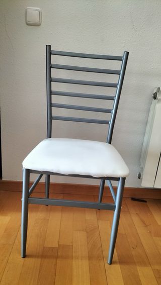 Mesa de cocina con 2 sillas
