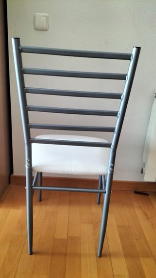 Mesa de cocina con 2 sillas