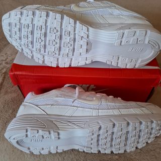 ESTRENAR- Zapatillas Nike P-600