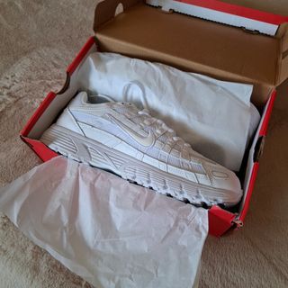 ESTRENAR- Zapatillas Nike P-600