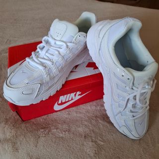 ESTRENAR- Zapatillas Nike P-600