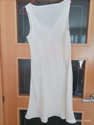 Ropa de dormir blanca. Seda 100 %