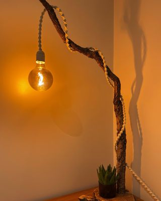 Candeeiro pendente em macramé feito à mão