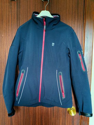 Cortavientos mujer azul y rojo