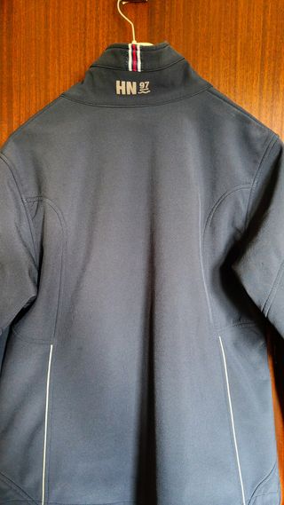 Cortavientos mujer azul y rojo