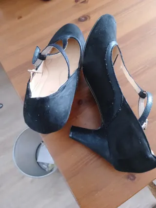 Zapatos de tacón negros para mujer