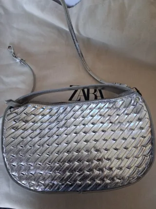 Bolso Zara trenzado plateado