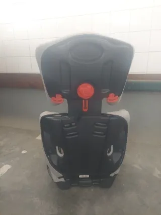Silla coche (creo q es 15-36 kg, hasta 12 años)