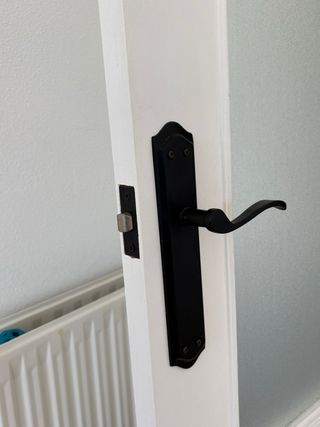 Puerta interior de madera con cristal blanca