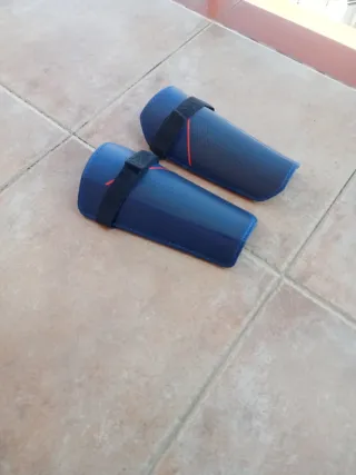 Botas de fútbol y espinilleras