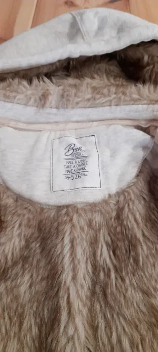 Chaqueta Bershka niña beige