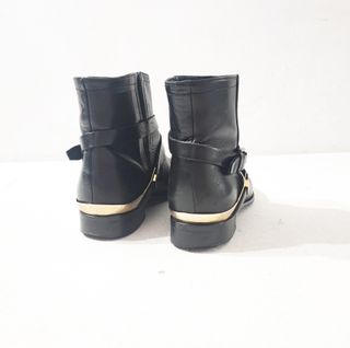 Uterqüe/ Botines planos correas cuero negro nº38