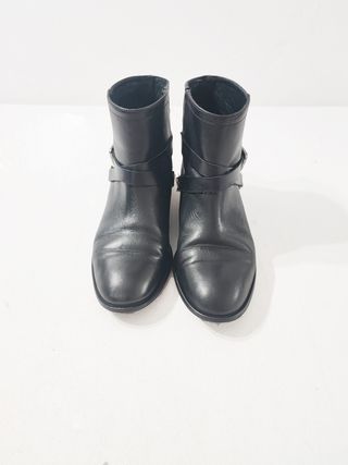 Uterqüe/ Botines planos correas cuero negro nº38