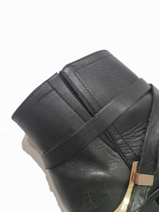 Uterqüe/ Botines planos correas cuero negro nº38