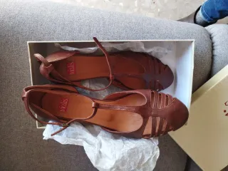 Zapatos Vialis Marrones T-Strap Tacón