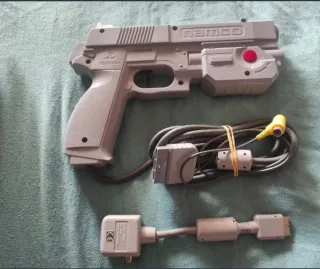 Pistola Namco y Bolso PlayStation *
