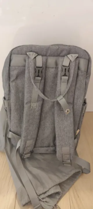 Mochila para bebé gris