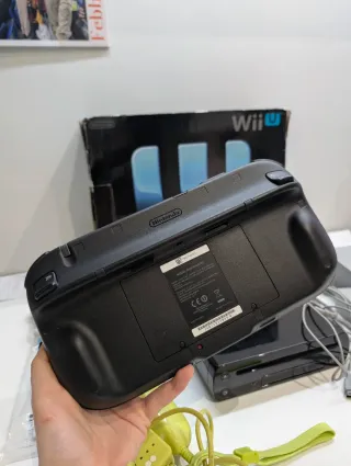 Nintendo Wii U Console Nera + controller