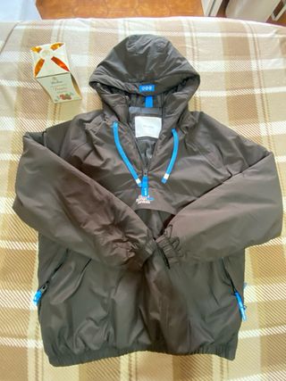 Chaqueta Bershka Negra y Azul