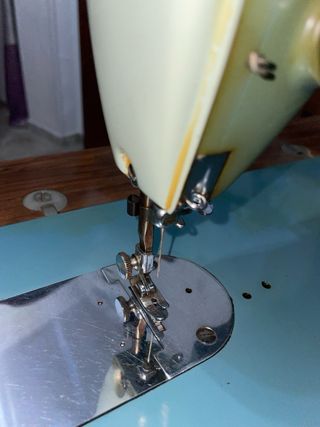 Máquina de coser Alfa Royale antigua