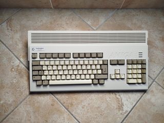 Commodore Amiga 1200 tastiera funzionante