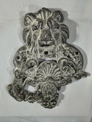 Antiguo mascarón de fuente hierro fundido