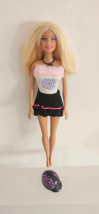 Barbie anni 2000 con top e gonna