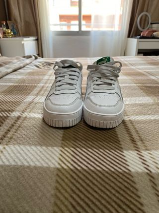 Zapatillas Puma Blancas y Verdes