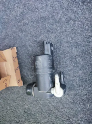 Bomba Limpia Parabrisas TRICLO 190361