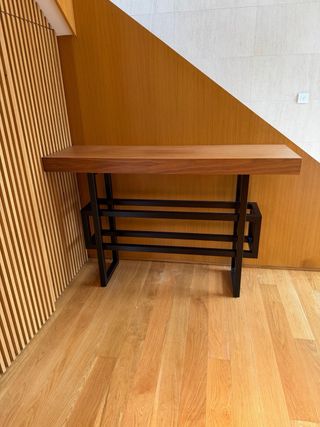 Mueble recibidor diseño único madera y metal