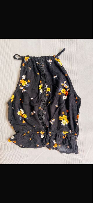 Top floral negro con encaje