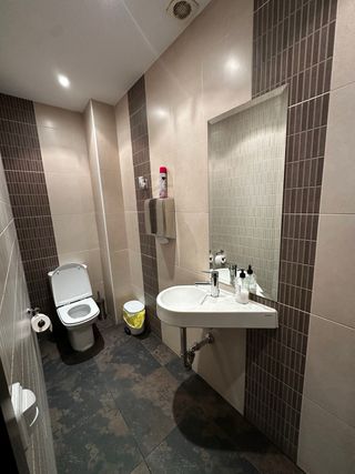 Se traspasa peluquería equipada con todo