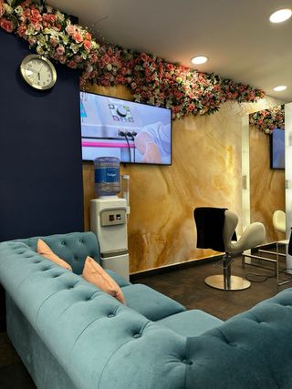 Se traspasa peluquería equipada con todo