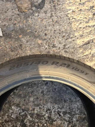 2 unidades pirelli 285/40/21/ a mas de media vida.