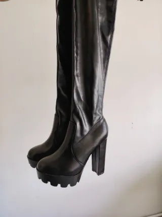 Botas altas tacón plataforma negras