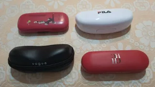 4 Fundas de Gafas: Fila, Vogue, CH