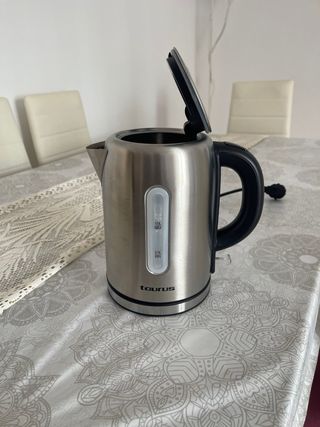 Hervidor de agua Taurus 1.7L