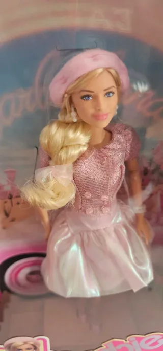 Barbie The Movie Muñeca Boina Rosa